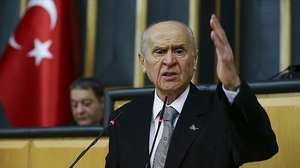 Bahçeli videonun kime gönderme taşıdığı ile ilgili tartışmalara "Bu mesaj Türkiye'nin ayağını kaydırmaya yeltenen kim varsa direkt onlaradır" diye çıkıştı.