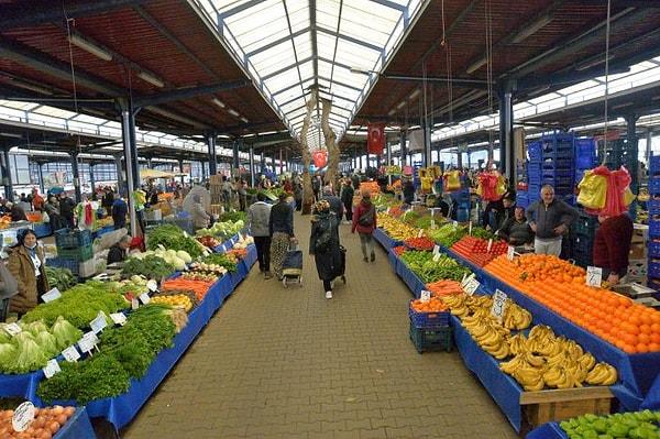 Türk-İş, Nisan ayına ilişkin "Açlık ve Yoksulluk Sınırı" raporunu yayımladı. Mutfak enflasyonunun Nisan'da %5,55 arttığını hesapladı.