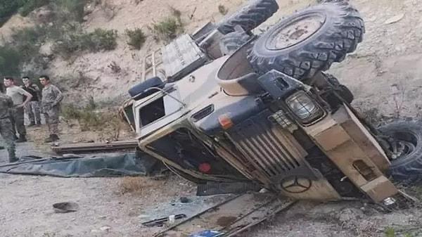Kaza, Gabar Dağı Pire Tepe mevkiinde meydana geldi. Kontrolden çıkan askeri aracın devrildiği bilgisini alan 112 Acil Sağlık ve jandarma ekipleri olay yerine intikal etti.