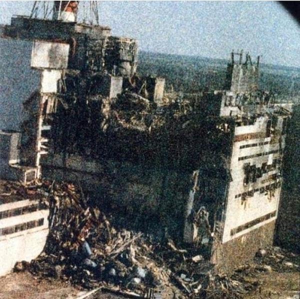 3. Çernobil faciasından bir kare. 4 numaralı reaktörün patlama günü çekildiği bilinen tek fotoğraf.