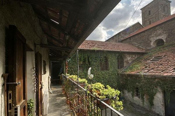 İtalya'nın Cortemilia bölgesinde bulunan bu satılık ev, 337 metrekare alana sahip.