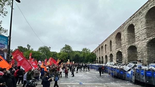 Polis, Taksim’e kuşatarak başta CHP ve sendikalar olmak üzere kimsenin yürüyüşüne izin vermedi.