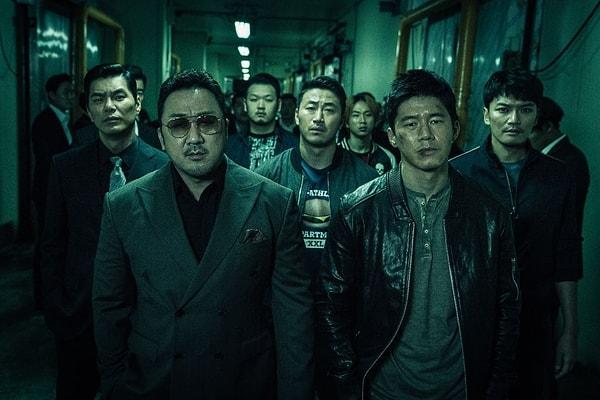 Don Lee'nin yumruklarını konuşturmaktan asla geri durmayan polis memurunu canlandırdığı filmde, Kim Moo-yeol ve Lee Dong-hwi de acımasız suçluları canlandırıyor.