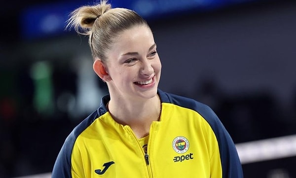 Voleybol Magazin'in haberine göre Polonyalı oyuncu, Melissa Vargas'ın takımda kalmasından dolayı daha fazla süre almak için başka bir takıma transfer olmayı istiyor.