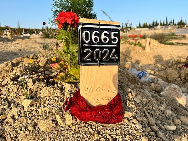 ABD'de evinde ölü bulunan 28 yaşındaki Taktaş'ın memleketi Adana’da bulunan Kabasakal Mezarlığı’na defnedildiği haberi de ortaya çıkmıştı.