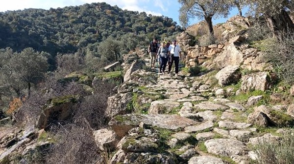 Myus, Alinda, Alabanda ve Tralleis antik kentlerini birbirine bağlayan, Menderes Vadisi ile Marsyas Vadisi’ni birleştiren antik yol bir zamanlar böyle görünüyordu...