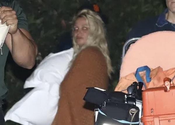 Kısa bir süre sonra polislerin geldiği olay yerinde herhangi bir sorun belirtisi görülmedi ve polisler oteli terk etti, 11 sularında otel odasına çıkan Britney ve Paul burada eğlenmeye ve alkol almaya devam etti...