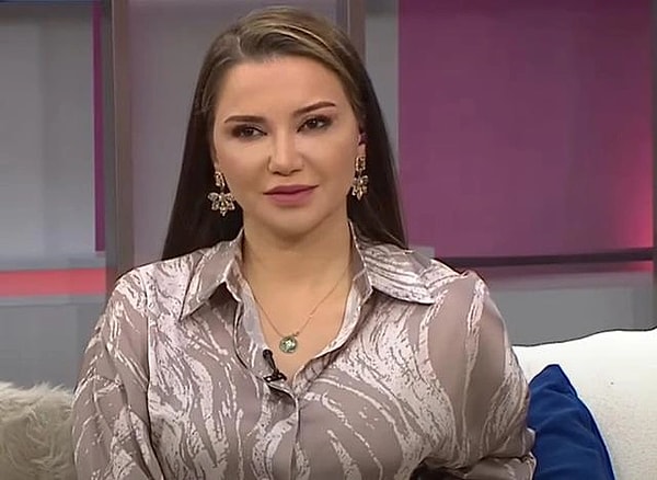 Beyaz TV'de yayınlanan Esra Ezmeci ile Yeni Baştan programında yine dumur eden itiraflar izledik. Bir izleyici telefonla yayına bağlanırken, eşinin seks esnasında hayvan sesleri çıkardığını anlattı.