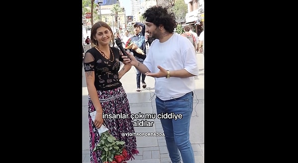 Aynı kıza bir kere daha mikrofon uzatıldı ve gelen tepkiler hakkında ne düşündüğü soruldu.