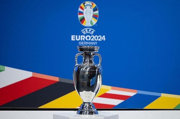 UEFA'nın açıklamasına göre, EURO 2024'te takımların kadrolarında bulundurabilecekleri oyuncu sayısı 23'ten 26'ya çıkarıldı.