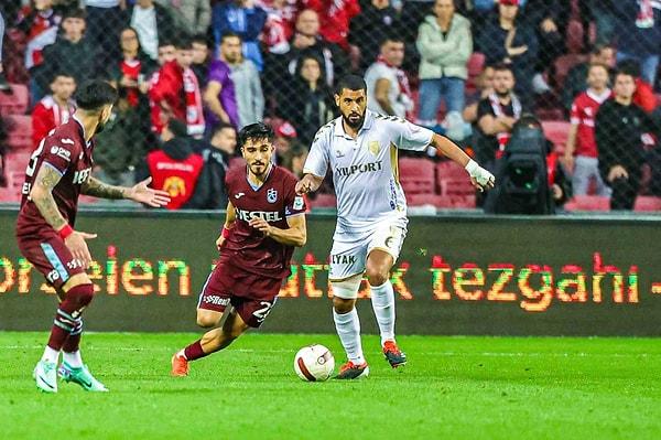 Trendyol Süper Lig'in 35. haftasında Yılport Samsunspor, sahasında Trabzonspor'u 3-1'lik skorla mağlup etmeyi başardı.