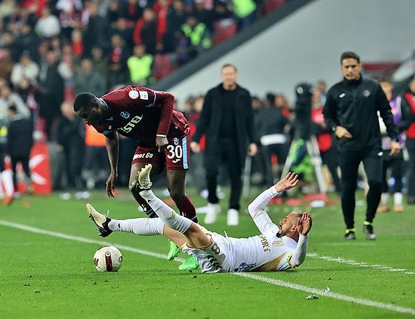 Trabzonspor'un tek golü ise 32. dakikada Enis Bardhi'nin ayağından geldi.