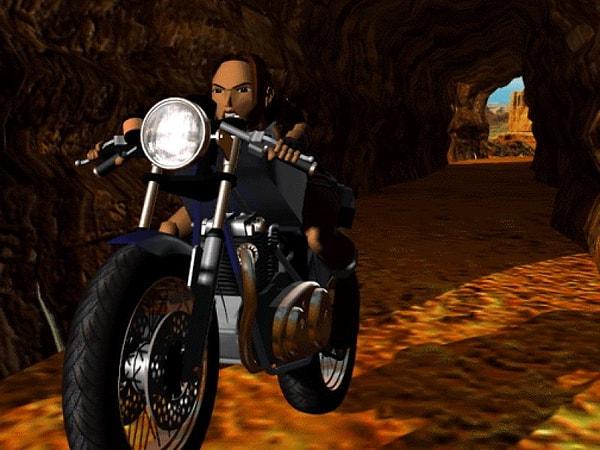 Lara'nın eski yoldaşı motosikleti de geri dönüyor.