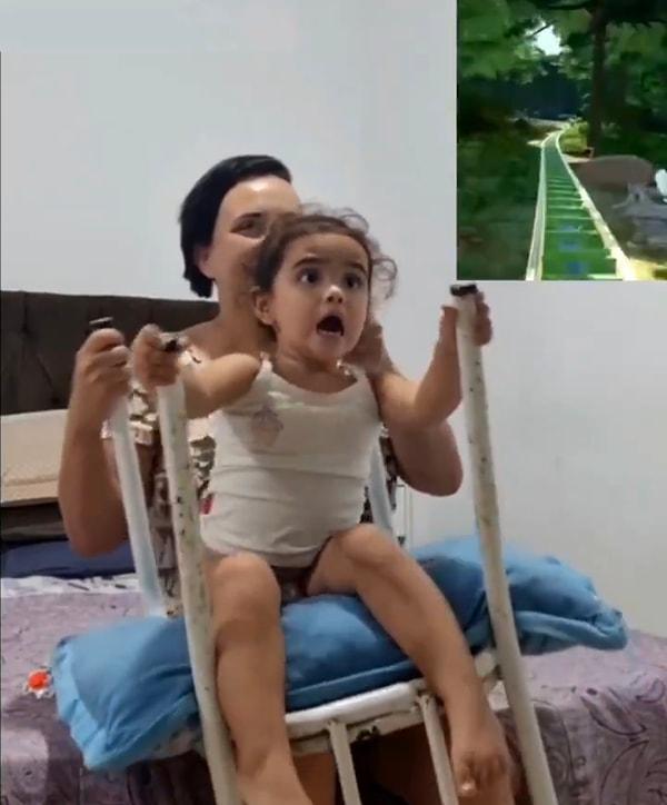 Yaratıcı anne sandalyeyi ters çevirmiş üstüne de kızını oturtmuştu.