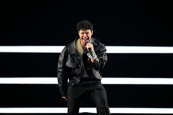 7 Mayıs'da düzenlenen Eurovision Şarkı Yarışması'nın ilk yarı finalinde ise İsveç'i 2011 yılında temsil eden Eric Saade sahne aldı.