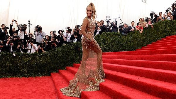 Beyoncé in Givenchy (2015)