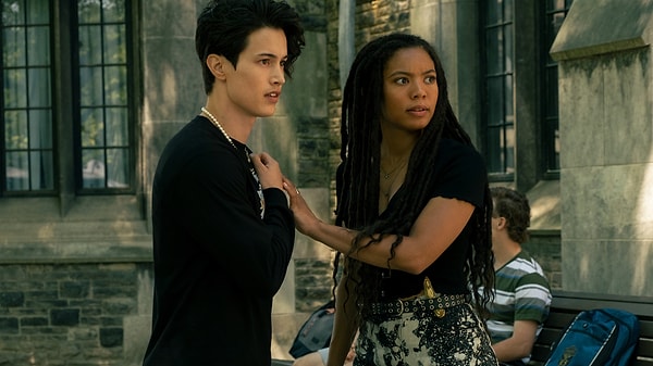 İkinci sezonu da onaylanan dizinin başrollerinde Jaz Sinclair, Chance Perdomo, Lizze Broadway, Maddie Phillips, London Thor, Derek Luh, Asa Germann ve Shelley Conn rol almıştı.