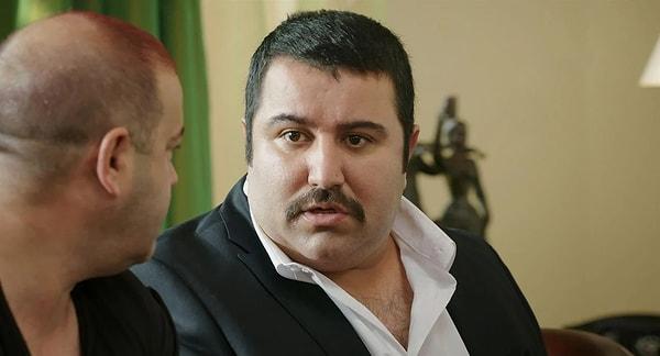 Ünlü oyuncunun son halini görenlerin ağzı açık kaldı adeta. Tam 65 kilo veren Şahin Şengül'ün yeni görünümü sosyal medyanın da gündemine oturdu.