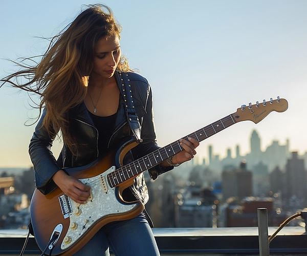 Bir Rock Yıldızının Olmazsa Olmazları: Elektro Gitar İçin Gerekli Ekipmanlar ve Aksesuarlar