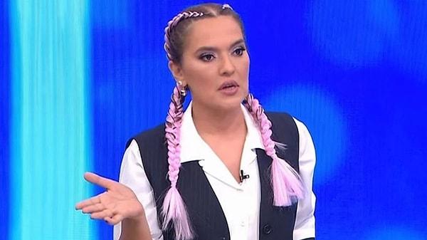Giderli şarkıların kraliçesi Demet Akalın, son dönemde TV8 ekranlarında sunduğu Gel Konuşalım programındaki açıklamalarıyla gündem oluyor.