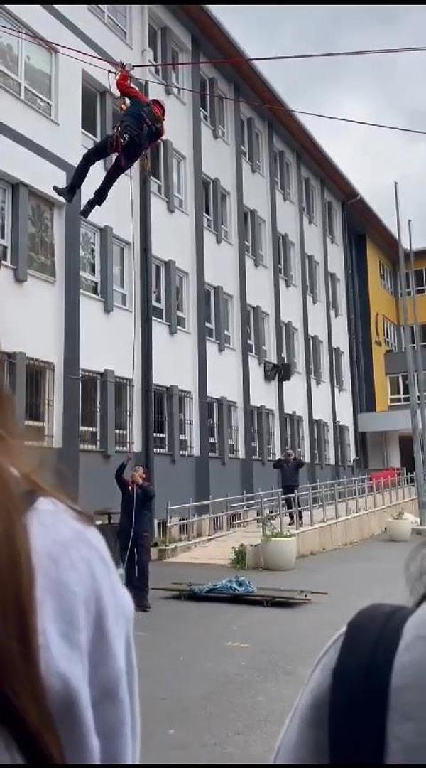 Olay, 14.30 sıralarında, Bakırköy Anadolu Lisesi'nde meydana geldi.
