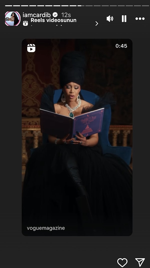 Cardi B oturdu masal anlattı.