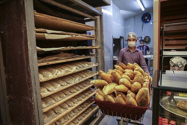 Alınan kararla İstanbul’da 200 gram ekmeğin azami fiyatı yüzde 31,25 zamla 10 TL’ye çıkarıldı.