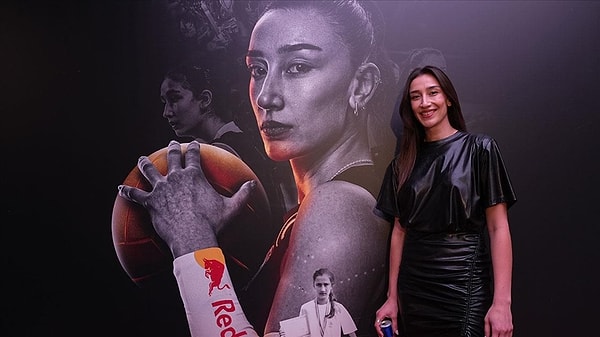 Red Bull TV’de yayına giren "Baladın" belgesinin galası, TVF Başkanı Mehmet Akif Üstündağ, Eczacıbaşı Dynavit'in oyuncuları ve davetlilerin katılımıyla İstanbul'da gerçekleştirildi.