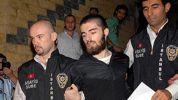 Cem Garipoğlu, kız arkadaşı Münevver Karabulut’u vahşice katlettikten sonra uzun süre adeletten kaçmış, sonrasında teslim olmuş ve cezaevine konulmuştu.