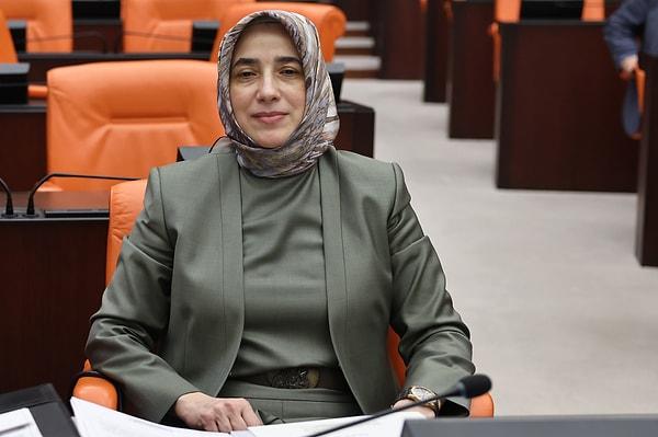 AK Parti Milletvekili Özlem Zengin de özellikle kadın haklarını koruyan İstanbul Sözleşmesi’ni savunduğu için bazı AK Partili hesapların hedefi oluyordu.