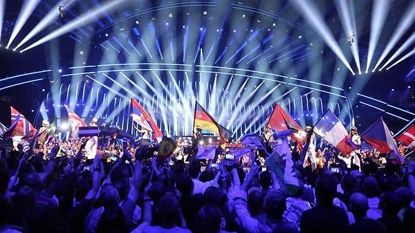 “Eurovision'dan çekilme kararının kültürel anlamda Türkiye'ye yapılmış bir kötülük olduğuna ve ülkemizi Avrupa kültüründen izole ettiğine inanıyorum. AB üyeliğimizin sekteye uğradığı bir dönemde Eurovision'a katılmak, aradaki buzları eritmek ve Avrupa'nın bir parçası olduğumuzu tekrar hatırlatmak adına olumlu bir adım olabilir!”