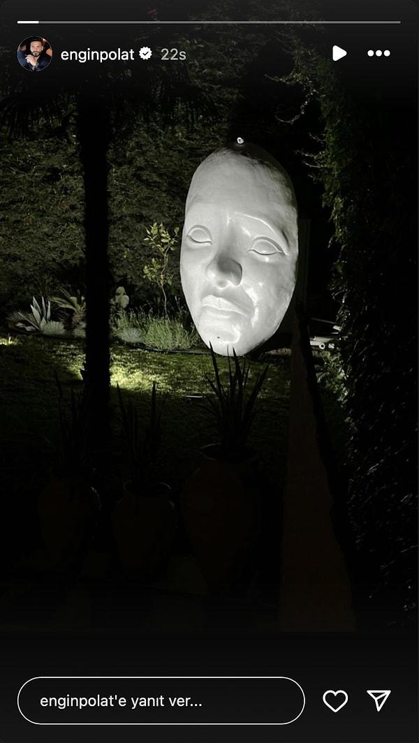 Engin Polat'ın Polat ailesinin evinin arka bahçesinde yer alan maske heykelini paylaşması kafaları epey karıştırdı. Çünkü Engin Polat cezaevinde değilken tüm planlarını ve hayallerini bu maske heykelinin önünde düşündüğünü söylüyordu.