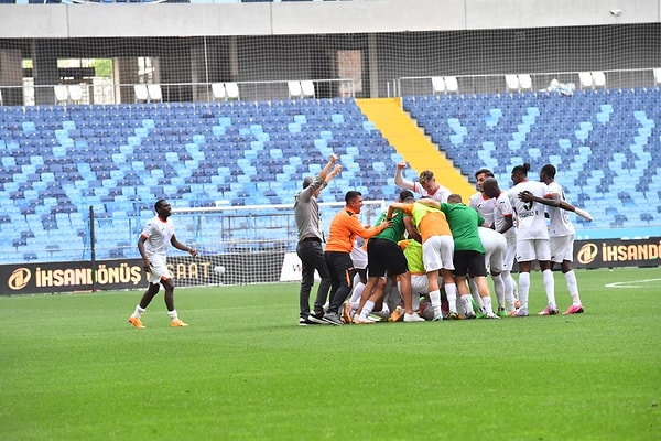 Mücadelede galibiyeti getiren gol 75. dakikada Mehmet Taş'tan geldi. Puanını 39'a yükselten turuncu-beyazlılar, Tuzlaspor'un da yenilmesiyle birlikte ligde kalmayı başardı.