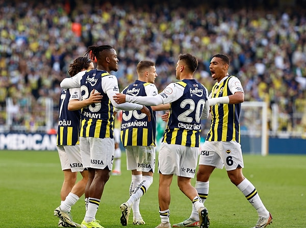 Trendyol Süper Lig’in 36. haftasında Fenerbahçe, sahasında Kayserispor’u 3-0 mağlup etti.