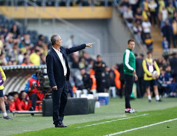 Karşılaşmanın ardından düzenlenen basın toplantısında değerlendirmelerde bulunan Fenerbahçe Teknik Direktörü İsmail Kartal, geleceğine dair konuştu.