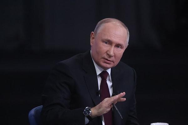 Dışişleri Bakanlığına halihazırda görevini yürüten Sergey Lavrov’u öneren Putin, Savunma Bakanlığı görevine eski Başbakan Birinci Yardımcısı Andrey Belousov’un ismini verdi.
