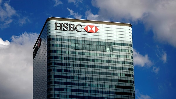 İngiliz HSBC, ekonomik görünümün "büyük ölçüde" değişmediğini belirterek, TL'de reel değişimin de istikrarlı olmasıyla dolar/TL kurunun 2024 yılının 37-40 aralığında tamamlayabileceğini tahmin etti.