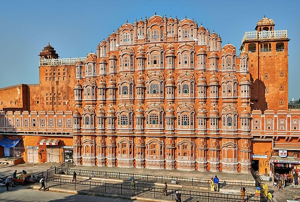 Taç Mahali birçoğumuz biliyoruz. Peki ya Hindistan'da yer alan Hawa Mahal?