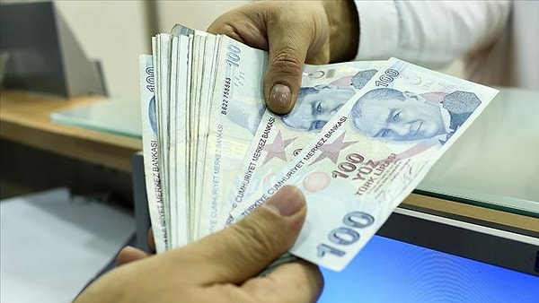 Merkez Bankası Başkanı Fatih Karahan'ın sunduğu 2024 yılı ikinci Enflasyon Raporu’nda büyük ve düşük tutarlı mevduatların incelemesi yayımladı.