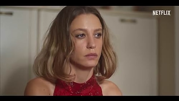 Serenay Sarıkaya'yla uzun süre itiraf etmedikleri bir aşkın içindeler çünkü. Hülya Avşar da cevap vermeden önce "Serenay'a ayıp olmaz mı?" diye soruyor zaten.