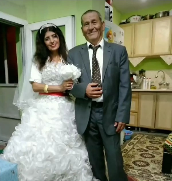 Esra Erol'da damat adayı Hüseyin ile evlilik yoluna giren Songül, sonra bir evlilik daha yapmıştı. Ancak nerede, ne yapıyor kimse bilmiyordu.