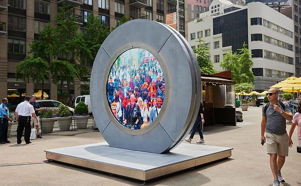 Last week, a 'portal' straight out of movies was established between New York and Dublin.
