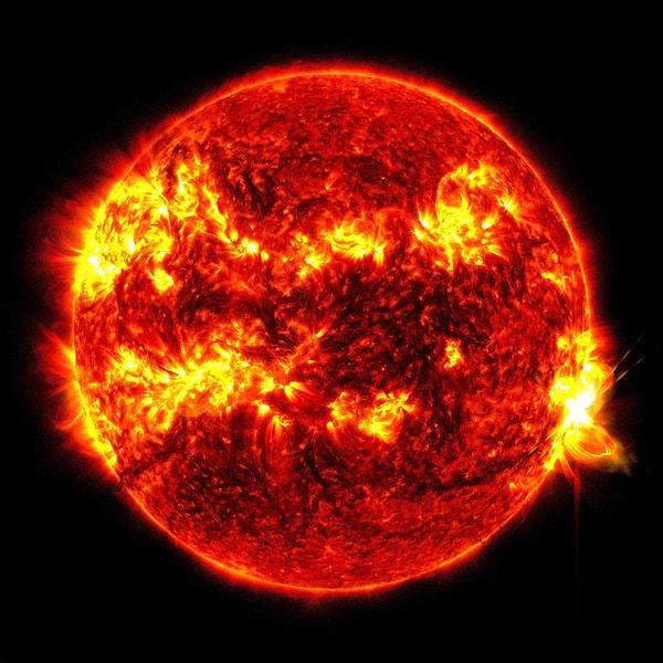 Ulusal Havacılık ve Uzay Dairesi (NASA) Güneş'te meydana gelen büyük patlamanın fotoğrafını yayınladı.