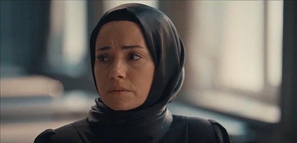 Meryem karakteriyle dizide başrolde oynayan Özgü Namal, Kızıl Goncalar dizisi tatile girse de bu yaz boş durmuyor ve sinema kariyerinde yeni bir filme hazırlanıyor.