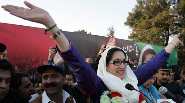 Pakistan’ın ilk kadın başbakanı Benazir Butto