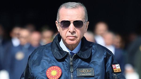 Cumhurbaşkanı Recep Tayyip Erdoğan’ın 31 Mart yerel seçimlerinde istediği sonucu alamaması sonrası değişim ve yenilenmeye gitme kararı aldığının konuşulduğu kulislerde, köklü değişim hazırlığı için düğmeye basıldığı iddia edildi.