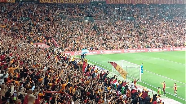 Bu tarihi maçı tribünden takip etmek isteyenlere ise kötü bir haberimiz var. Karaborsada satılan maç bilet fiyatları çıldırmış durumda.