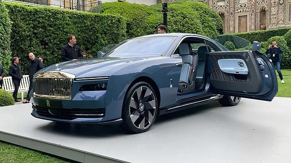 Lüks araçları ile tanınan marka, geçtiğimiz gün İstanbul'da düzenlediği bir etkinlik ile Rolls-Royce Spectre modelini ülkemizde resmi olarak satışa sundu.