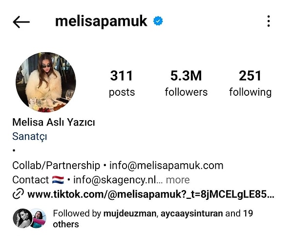 Melisa Aslı Pamuk ve Yusuf Yazıcı'nın evlendiği haberi geçtiğimiz saatlerde magazin gündemine bomba gibi düştü! Evlenir evlenmez Instagram profilinden soy ismini değiştiren Melisa Aslı Pamuk da sosyal medya kullanıcılarının diline tabii...