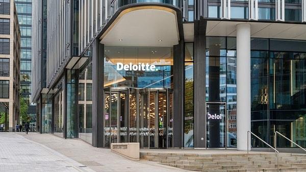 Geçen yıl HSBC, 720 yeni mezun işe alırken, Deloitte da 2.700'den fazla kişiyi işe almıştı. Karar sonrası Deloitte işe aldığı mezunlardan yaklaşık yüzde 3'üne yaptığı teklifi geri çekti.